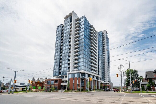 Building Photo - 639 King St W