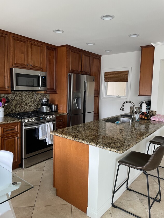 Foto principal - 1108 W Balboa Blvd