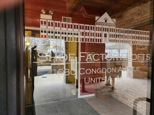 Building Photo - 630 Congdon Ave