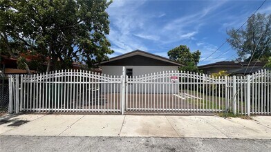Building Photo - 2931 NW 22nd Ct