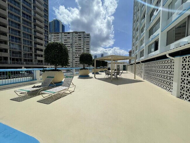 Building Photo - KAPIOLANI TERRACE studio, pkg, sec, A/C, l...
