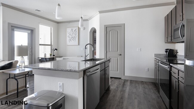 Building Photo - 12500 Shadowglen Trce