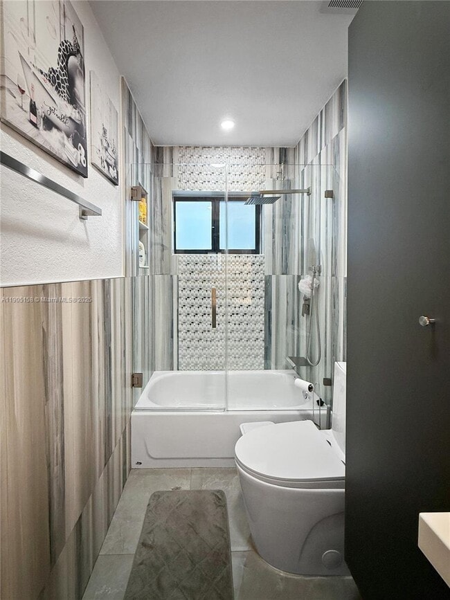 Foto del edificio - 3558 W 72nd Pl