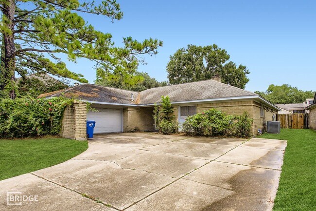 Foto del edificio - 15710 Sandy Hill Dr