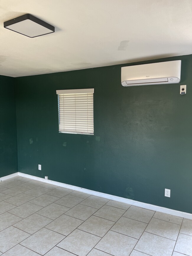 Foto del edificio - 8445 Calvin Ave