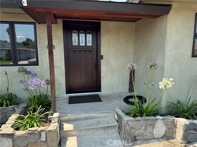 Building Photo - 10056 Van Ruiten St