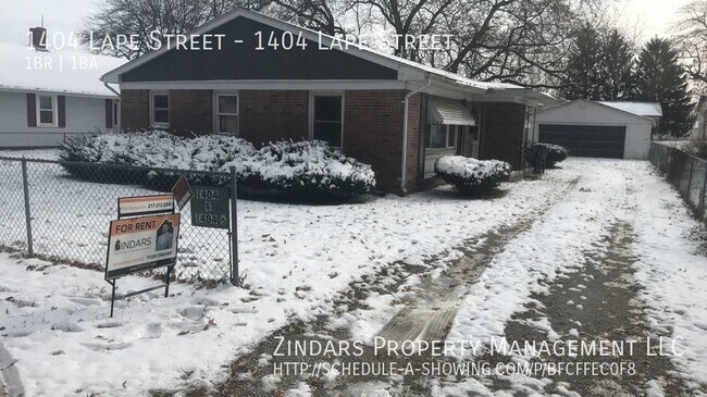 Building Photo - 1 bedroom first floor brick duplex apartme...