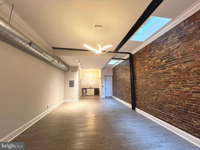 Foto del edificio - 335 W Girard Ave