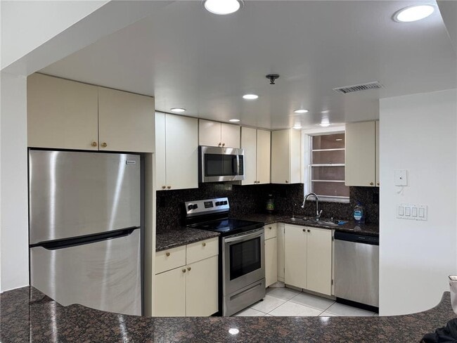Foto del edificio - 3001 W Rolling Hills Cir
