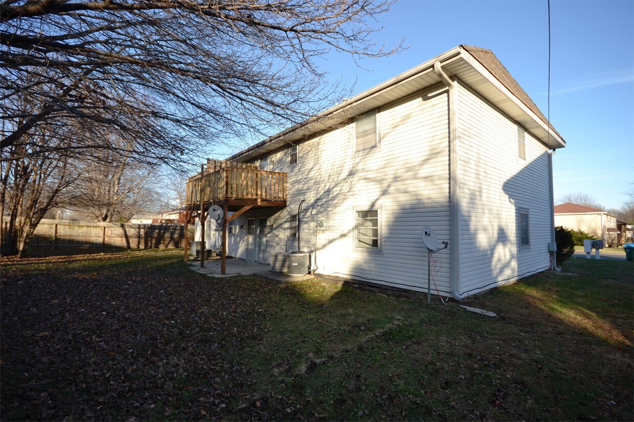 Building Photo - 214 SE Wingate St