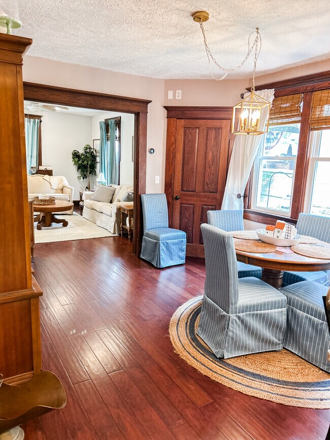 Foto del edificio - 106 E Madison Ave