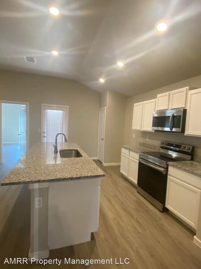 Foto del edificio - 3 br, 2 bath House - 2004 Kenwood Avenue