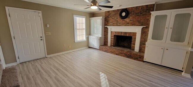 Building Photo - 704 Wicklow Pl