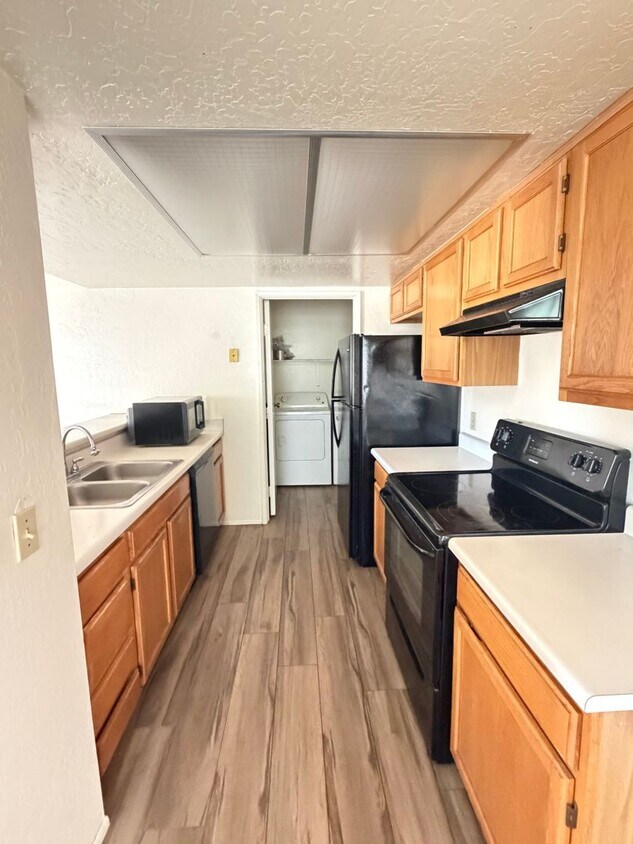 Building Photo - 2 Bed, 2 Bath Townhome for Rent in Chandler -- COMING SOON