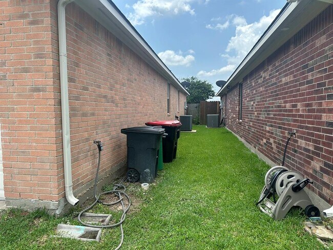 Foto del edificio - 16719 Keegans Ridge Way Dr