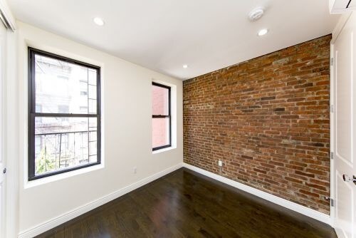Building Photo - 415 S 5th St