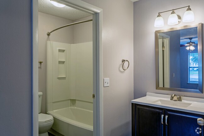 2HAB, 2BA - Villas West