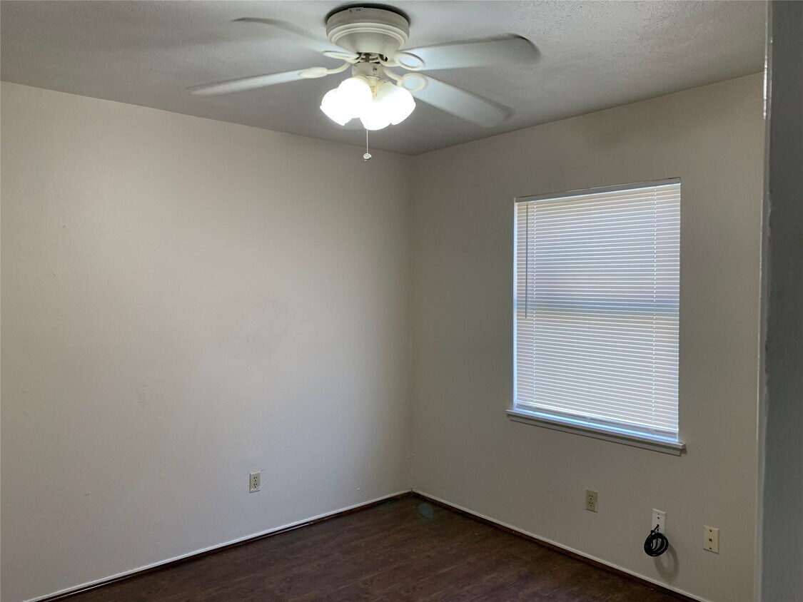 Foto del edificio - 6823 Blue Ridge Dr