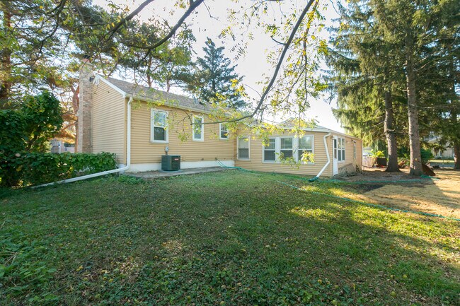 Building Photo - 9306 N Lincoln Ave