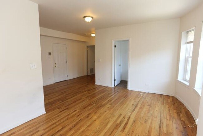 Foto del interior - 4501-4515 N Malden St