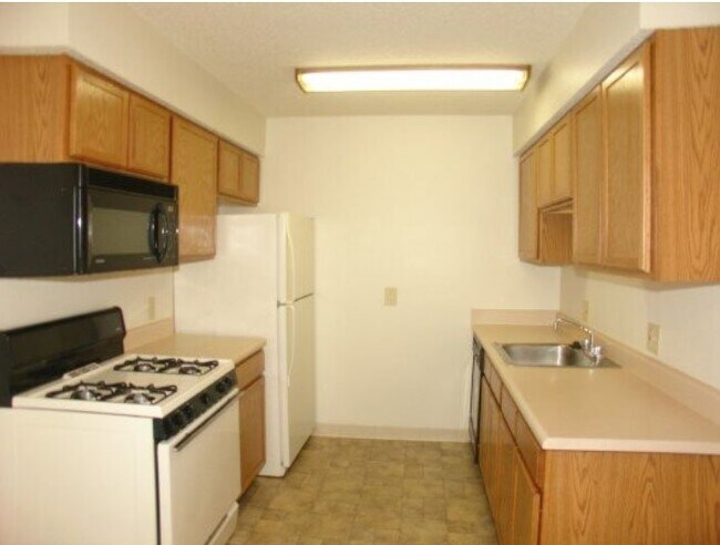 Building Photo - 511 N 64 St