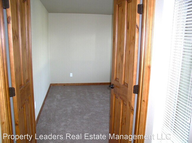 Building Photo - 3 br, 2 bath House - 1011 NE Bennington Way