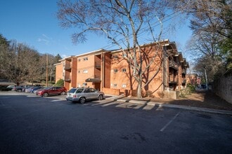 Building Photo - 250 Little St