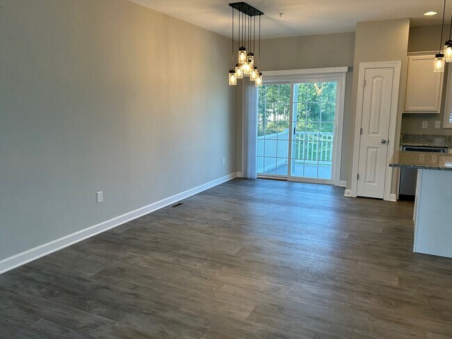 Dining Room w/ slider to deck - 34 Overlook Dr
