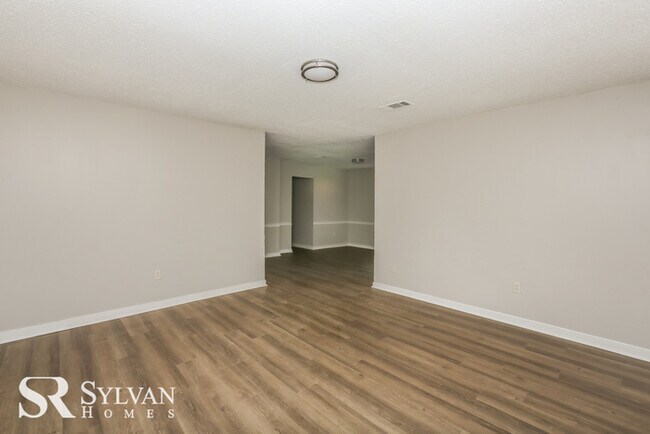 Building Photo - 2145 Thousand Oaks Dr