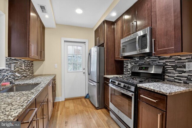 Foto del edificio - 1237 N Hollywood St