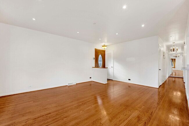 Foto del edificio - 9410 Lawler Ave