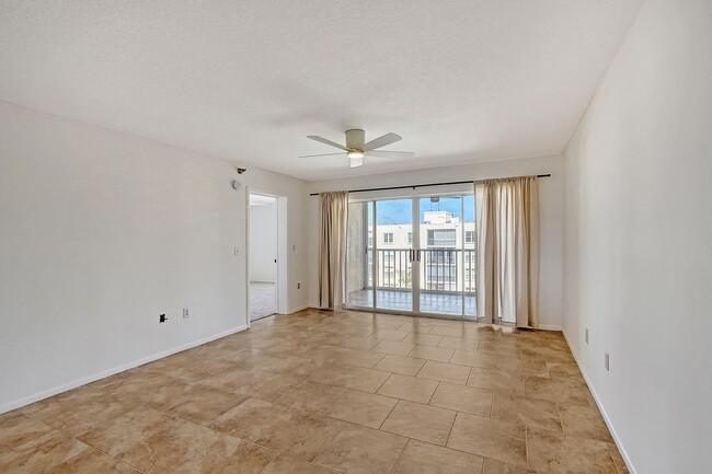 Building Photo - Completely Updated 2 Bed 2 Bath In Ironwoo...