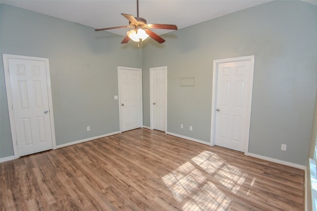 Foto del edificio - 13570 Miller Ln