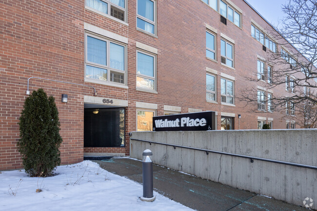 Entrada - Walnut Place