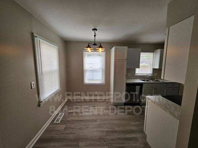 Building Photo - 2821 Taylor Ave