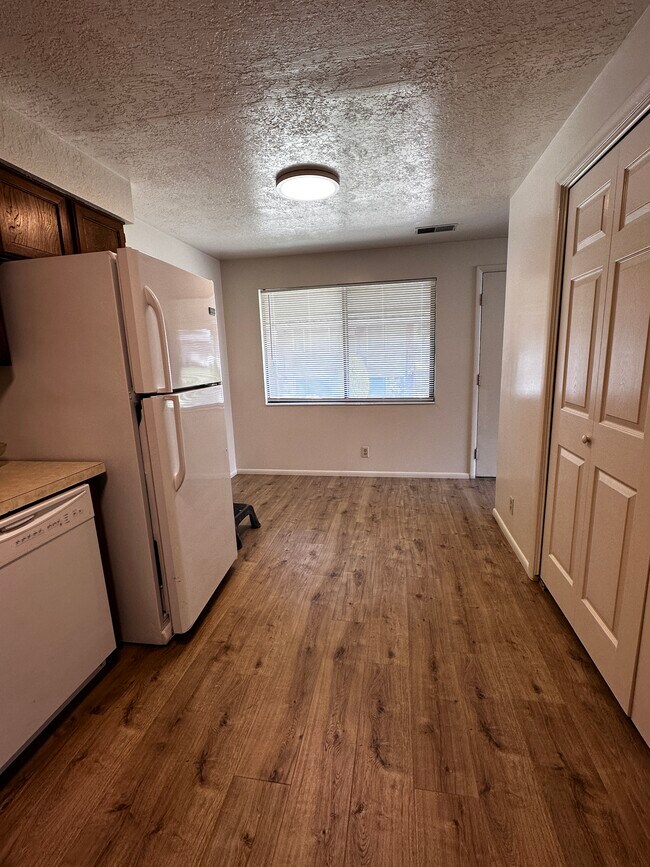 Building Photo - 5590 S 2200 W