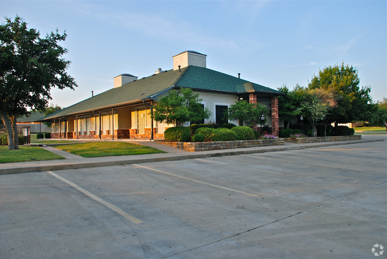 Primary Photo - Fox Hollow Townhomes