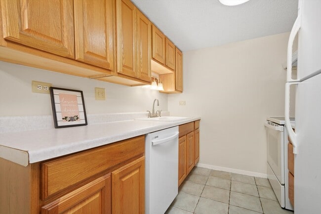 Building Photo - 7305 Tiffany Dr
