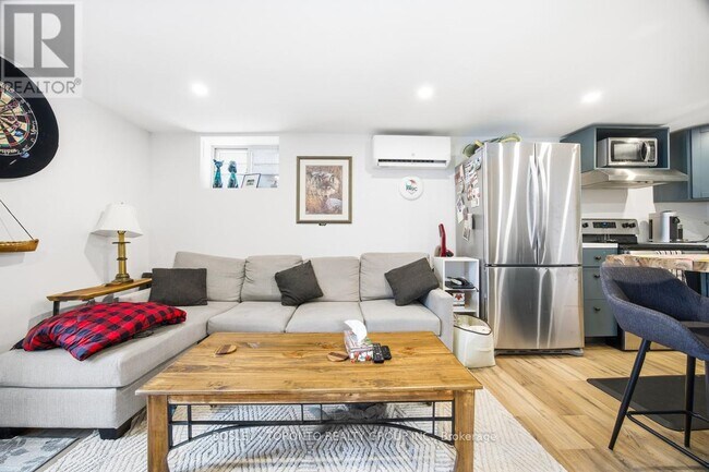 Building Photo - 826 Carlaw Ave