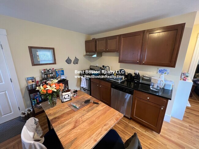 Foto del edificio - 5-7 Blake St. Unit 4