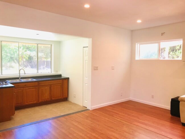 Foto del edificio - 17552 Labrador St