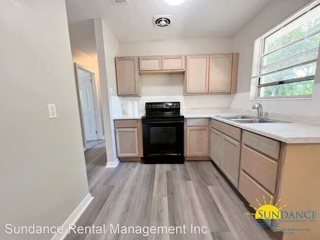 Building Photo - 3 br, 1 bath House - 211 Coral Drive