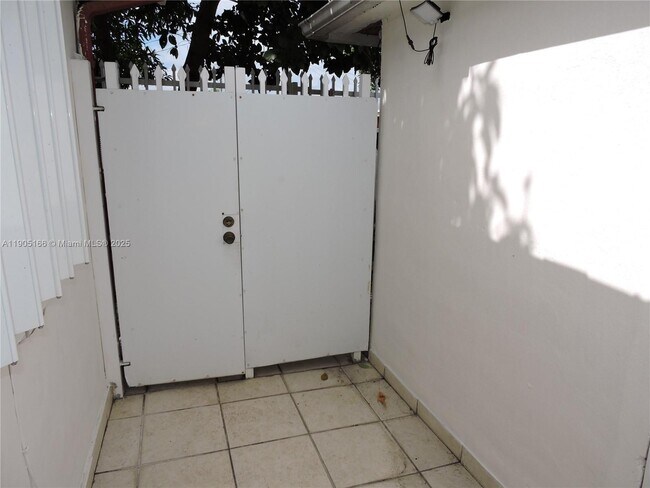 Building Photo - 681 NE 3rd Pl