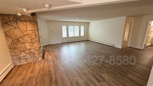 Foto del edificio - 3505 E Hidden Valley Dr