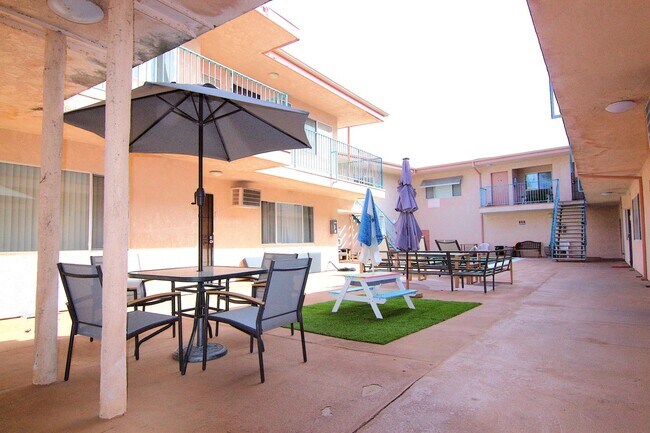 Foto del edificio - Hidden Gem in Royal Tampa | Prime Victory & Tampa Location | 2BR with Private Condo