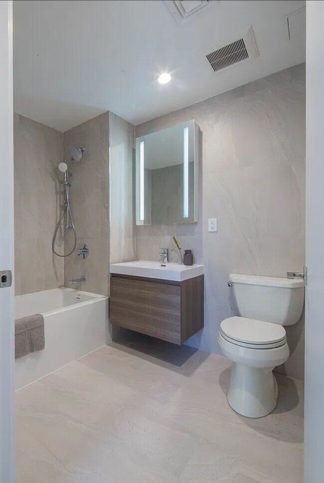 Baño - 1433 31st Ave