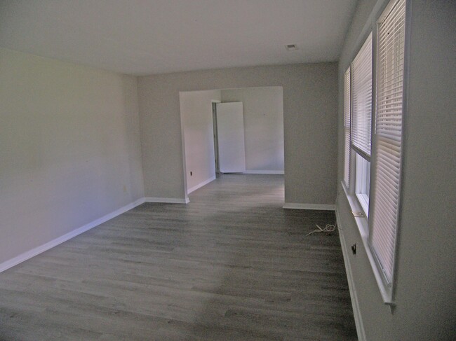 Living Room Dining room - 5918 Willard Dr