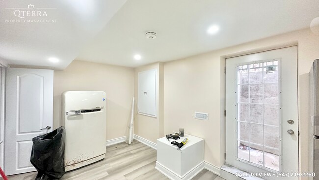 Building Photo - 6335 Plowmans Heath