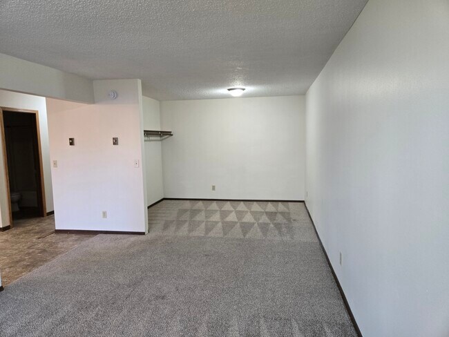 Building Photo - 701 Efficiency