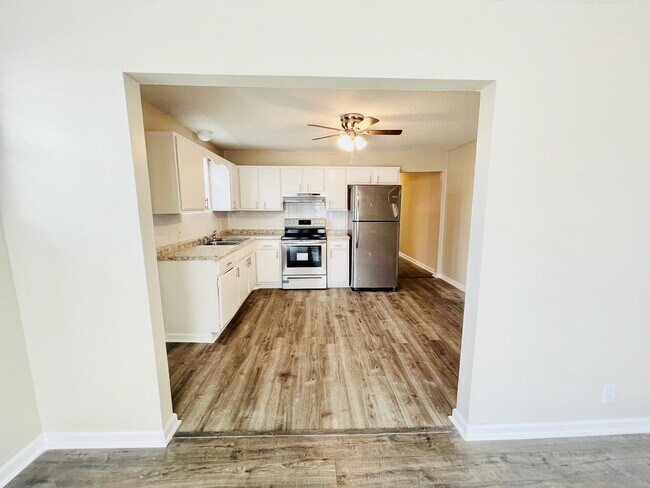 Building Photo - 1022 Delmas Ave